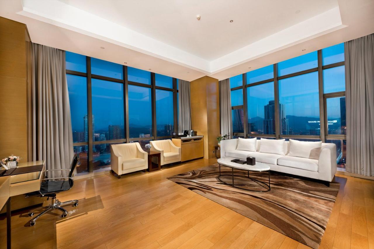 Shenzhen Futian Wyndham Grand Hotel Exterior photo