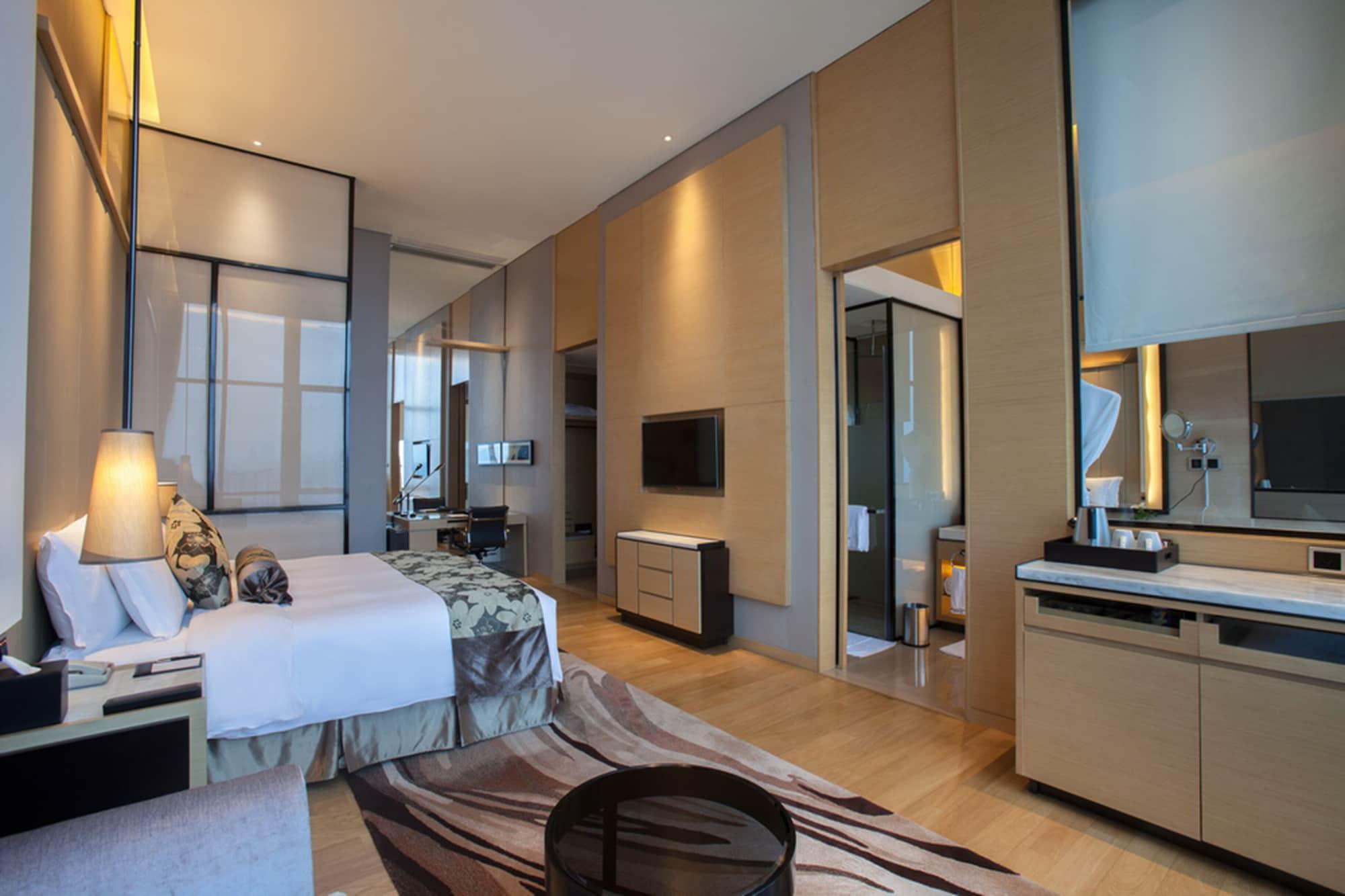 Shenzhen Futian Wyndham Grand Hotel Exterior photo