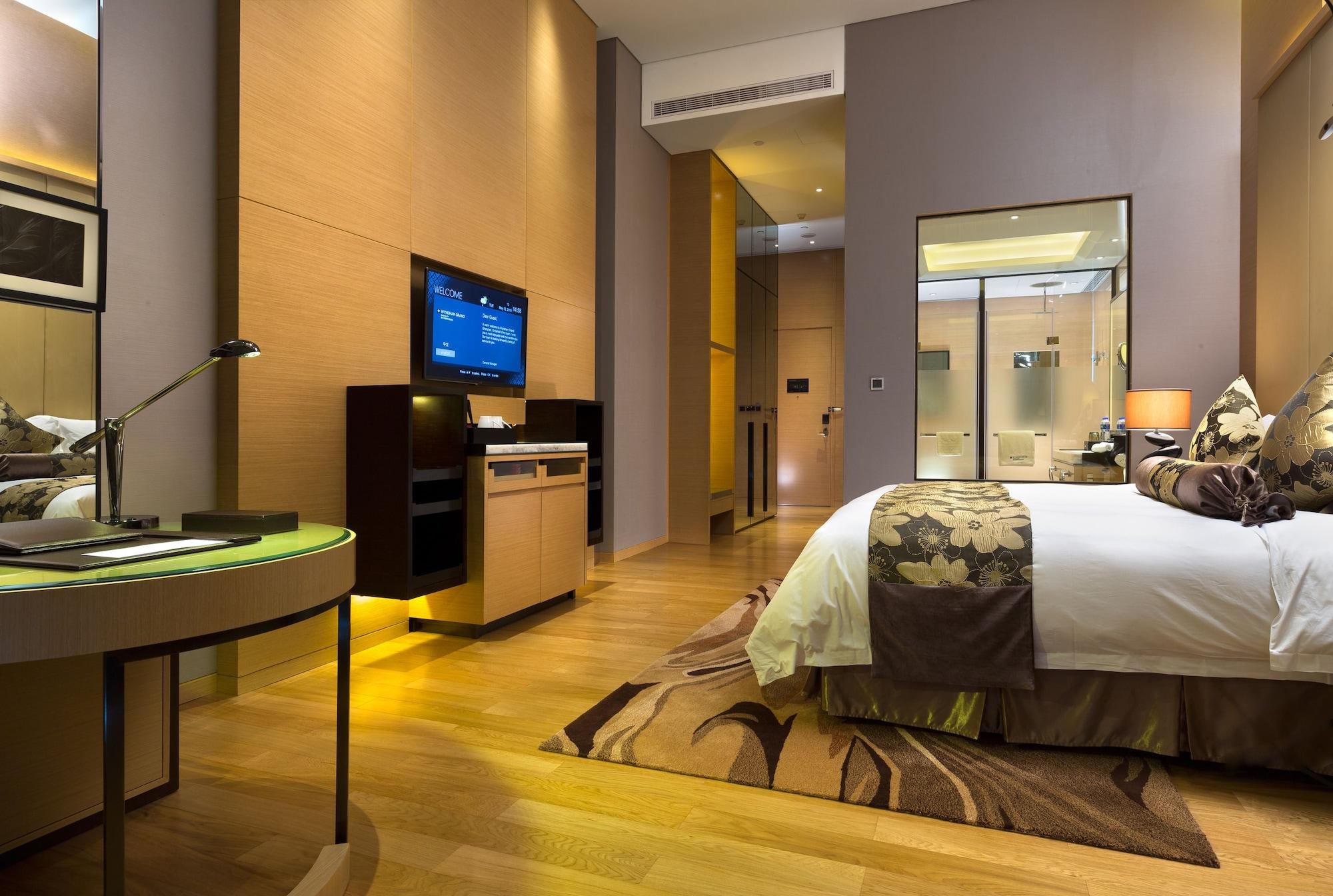 Shenzhen Futian Wyndham Grand Hotel Exterior photo